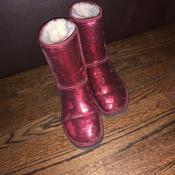 UGGS - Picture 4 of 4